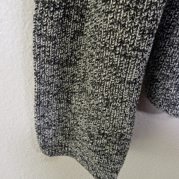 Express NWT gray wide neck sweater super soft size M - Picture 3 of 5